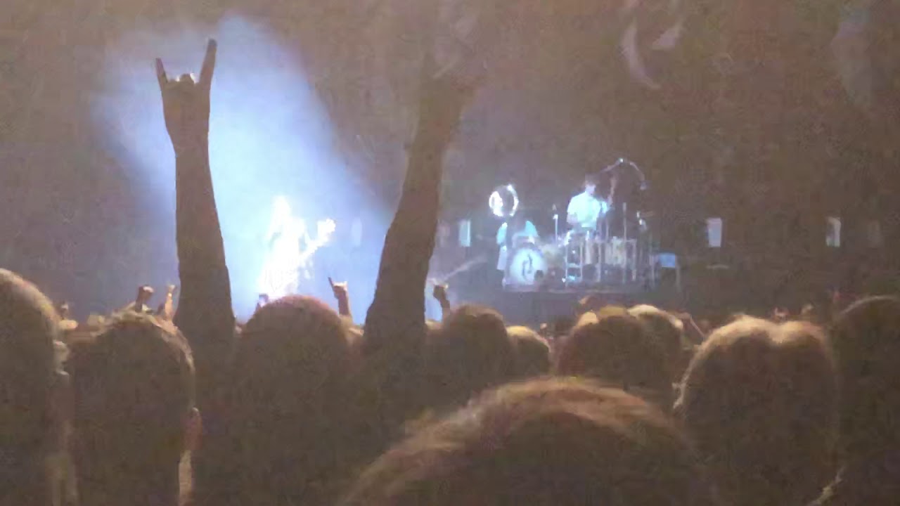 Halestorm-Uncomfortable