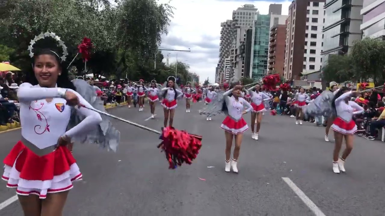 BANDA ESTUDIANTIL Y BASTONERAS TEAM DILLON - DESFILE DE CONFRATERNIDAD - Av. Los Shyris 2022