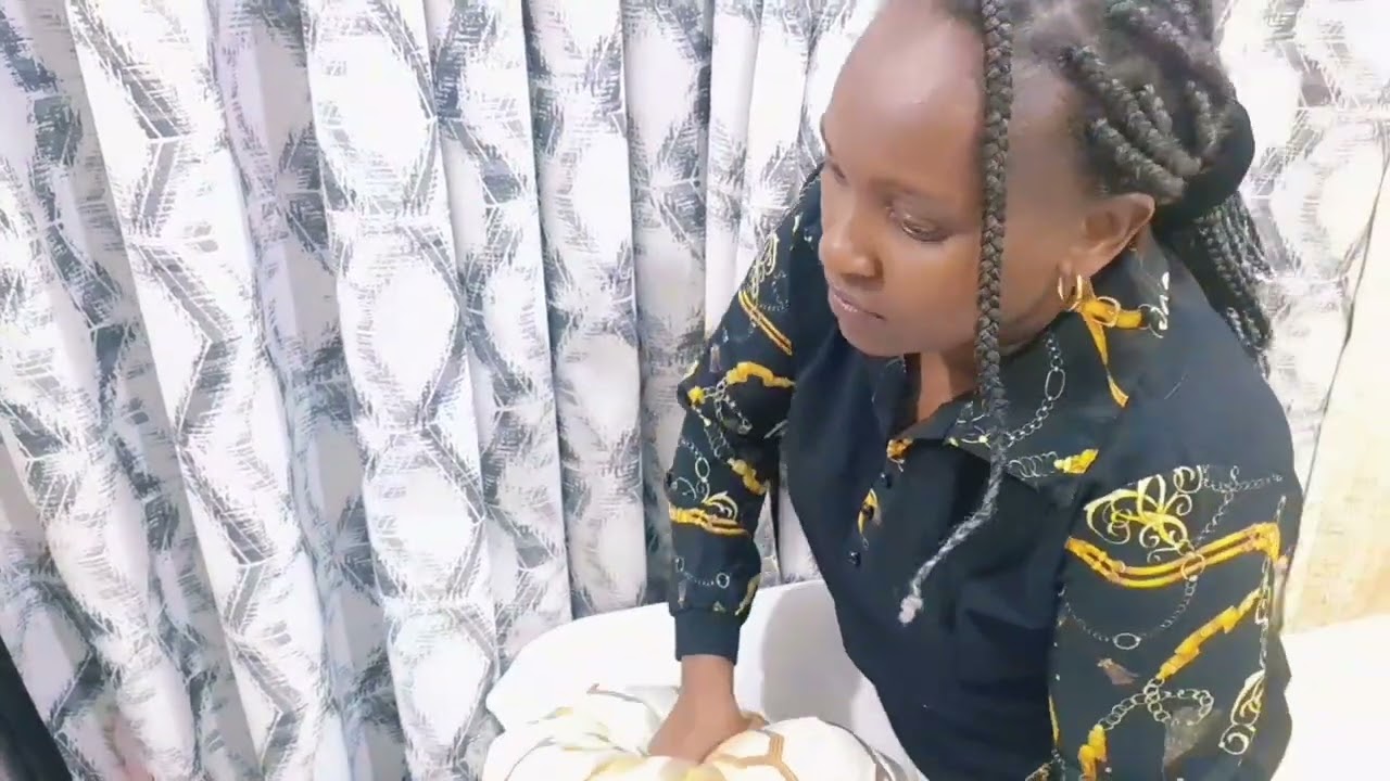 HOW TO MAKE A ROUND THROW  PILLOW