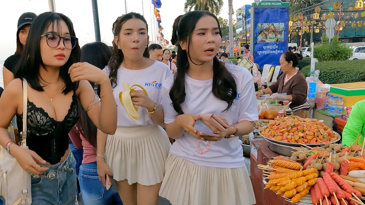 Amazing Cambodian Street Food Tour 2026 | Phnom Penh Riverside Evening & Night Walking Tour