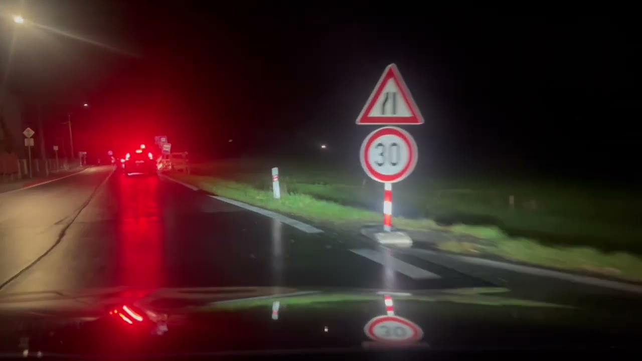 Slečna Ellen ( 17. let ), prvn&iacute; j&iacute;zda venku -tma a mokro. 
