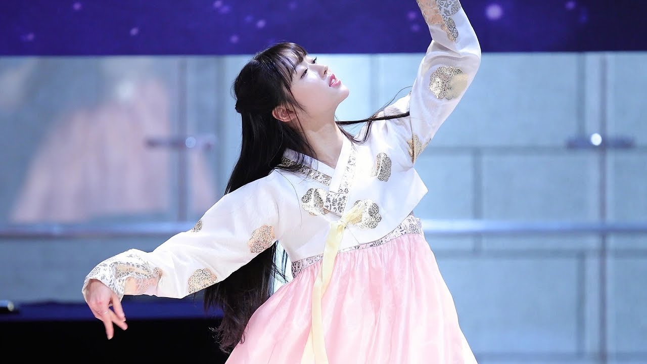 180218 오마이걸 (OH MY GIRL) '비밀정원' 유아 4K 직캠 @설날 한복 팬사인회 4K Fancam by -wA-