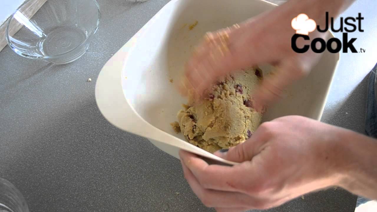 Småkager med lakrids og tranebær
