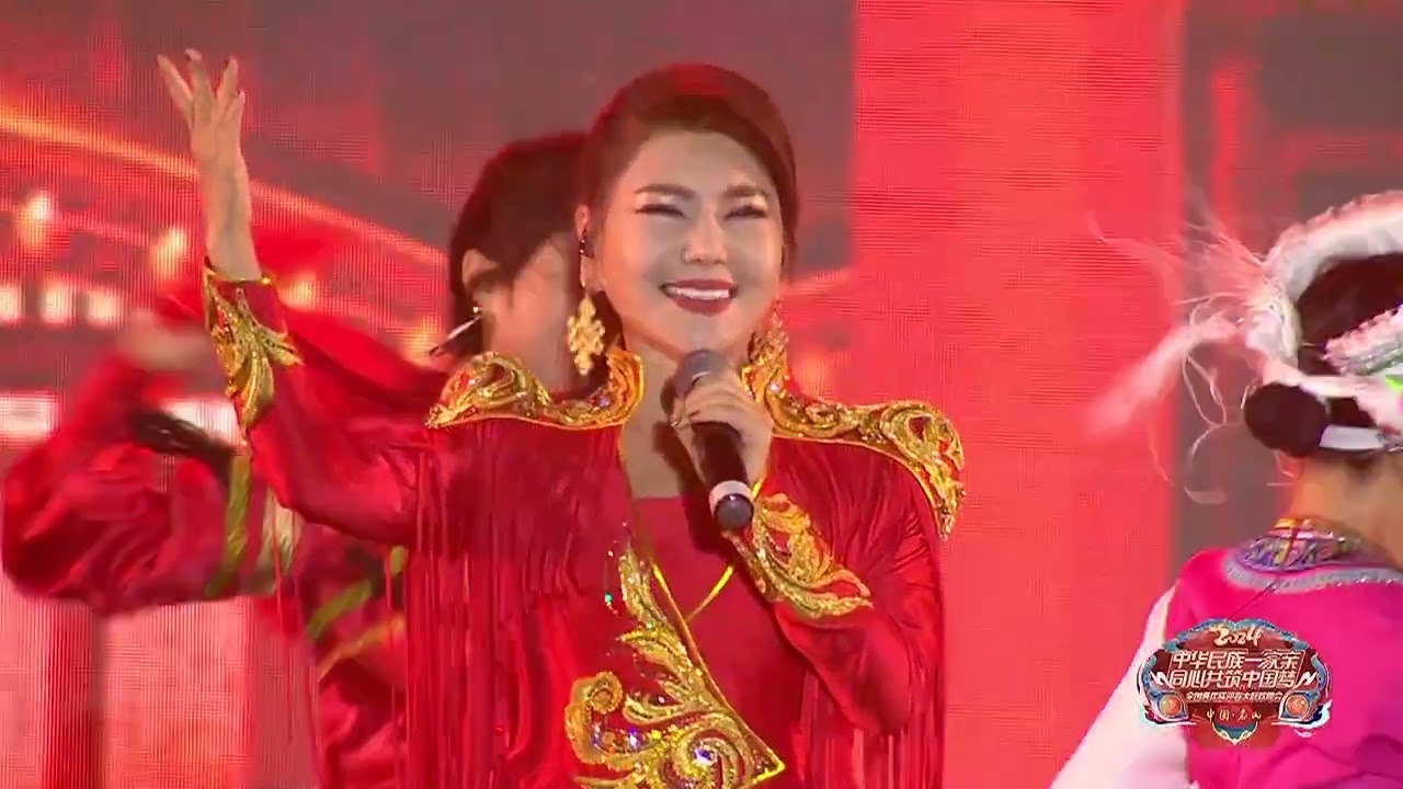 乌兰图雅 [LIVE] 20240130 全国各民族迎春大联欢（《红红火火中国年/套马杆》）