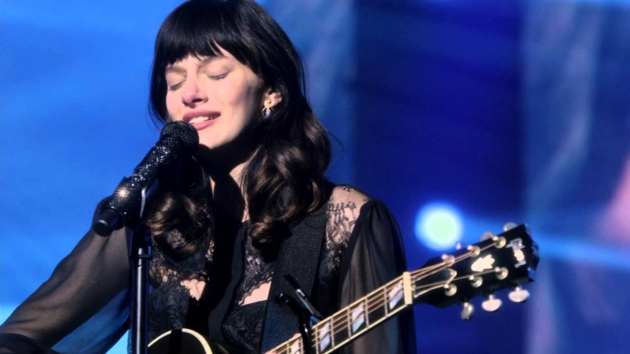 Aubrey Peeples (Layla) Sings 