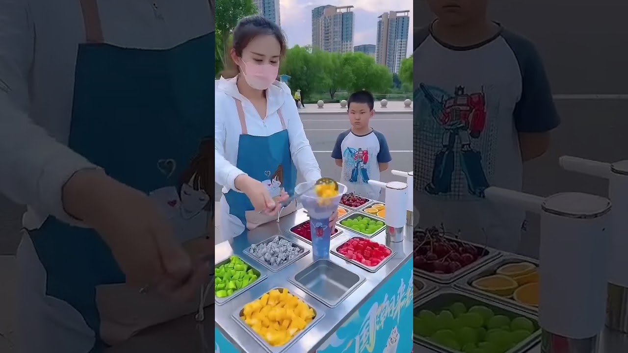 Es Buah Paling Segar di Pinggir Jalan Bikin Ngiler!