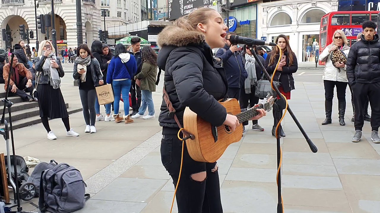 Busking RIHANNA in London - 