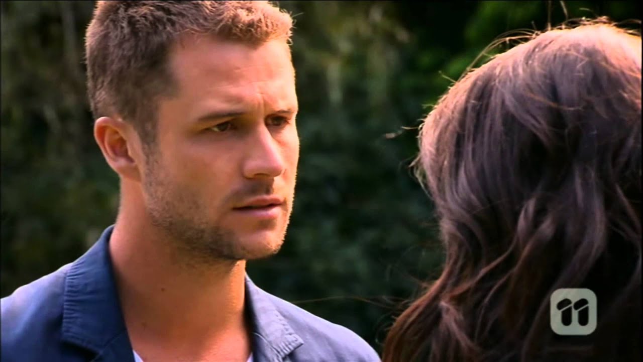 Neighbours] [6652] Kate & Mark Hug
