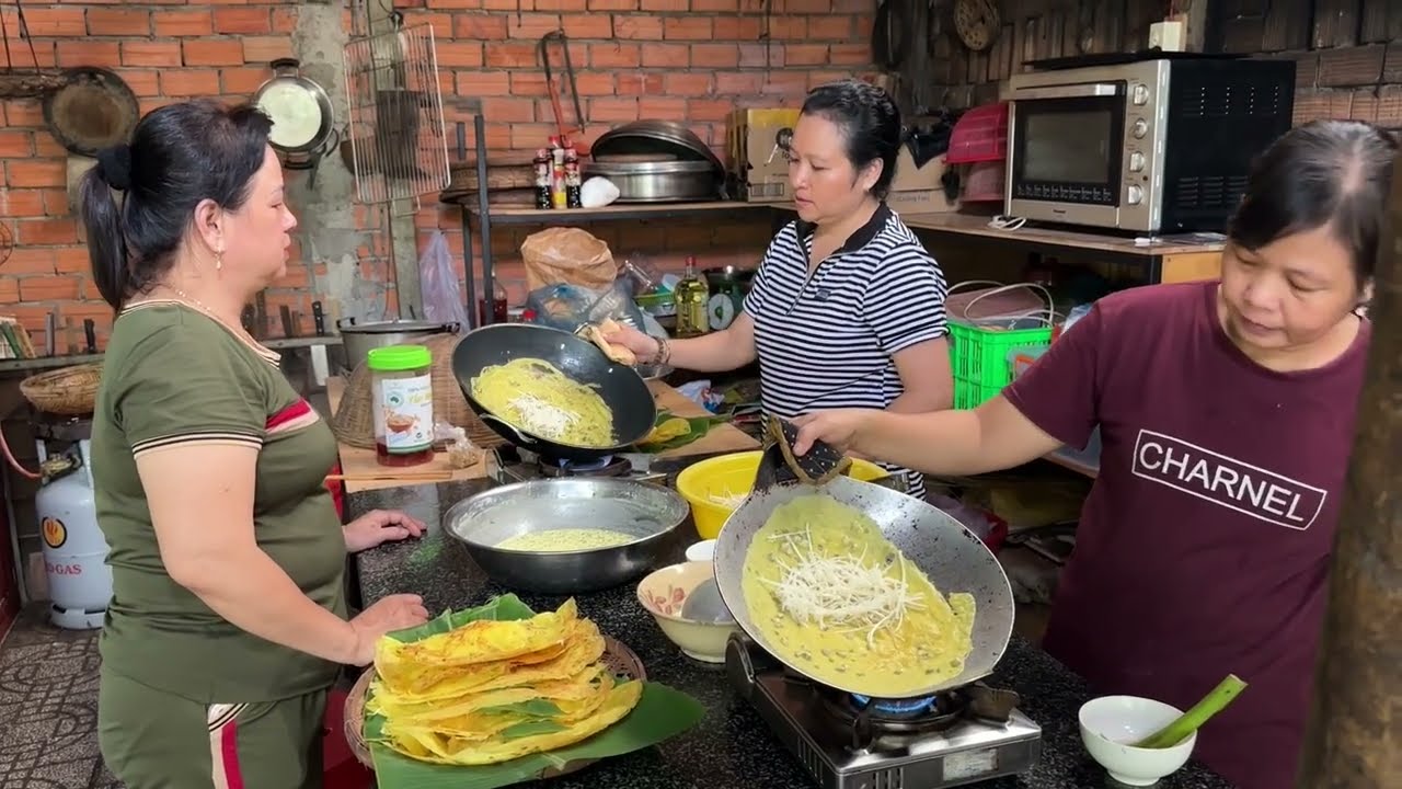 Có Chị Ba Về Là Có Bánh Xèo | Vinh & Truyen