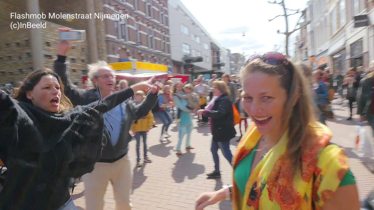 Flashmob Nijmegen 17-4-2021  Volledige beelden Molenstraat en Burchtstraat volgen elkaar op..