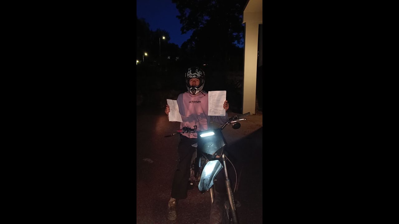 Poliisi pys&auml;ytt&auml;&auml; 70cc derbin, Riihim&auml;en mopo ja piikki miitti 15.7.23. (kilvet ja sakkoo)