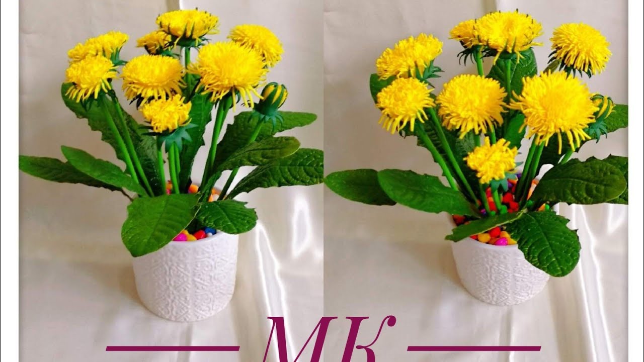 Одуванчики из фоамирана в вазоне.Foamiran dandelions in a flowerpot.
