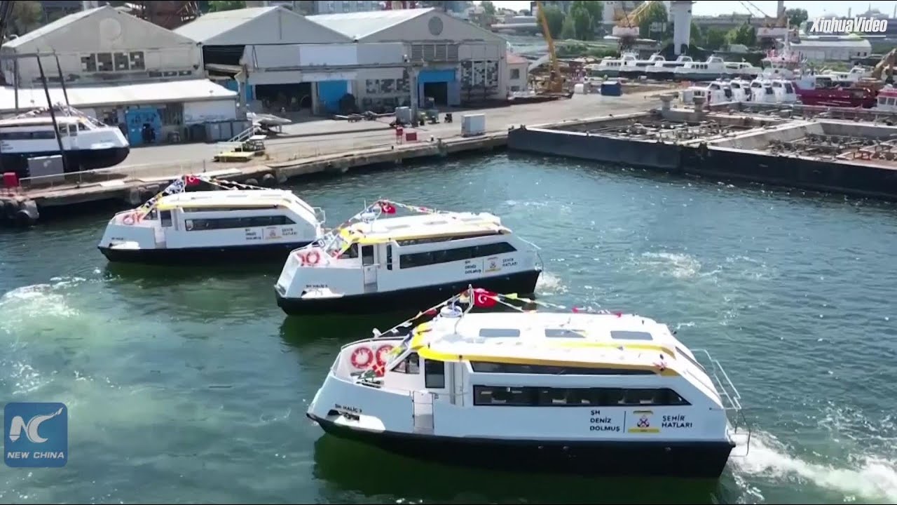 T&uuml;rkiye's Istanbul runs small ferries on Bosphorus Strait to ease traffic jams
