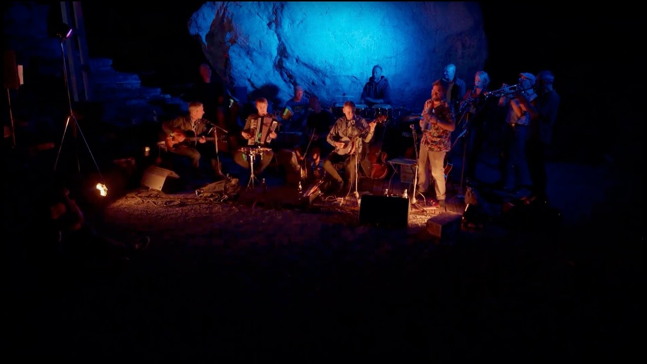 G.Rag y Los Hermanos Patchekos – Cumbia Yerba (live, 2023, Gutfeeling Festival)