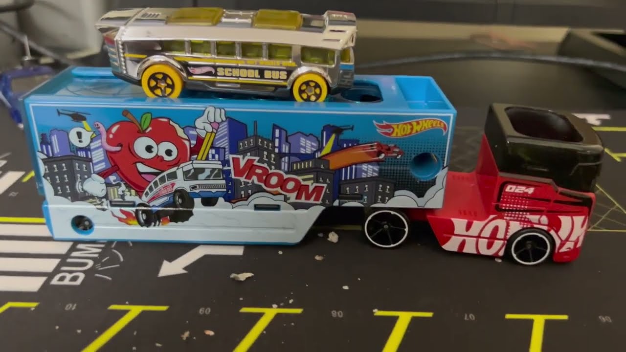 Hot Wheels Super Rigs: Pencil Pusher. Распаковка и все детали.