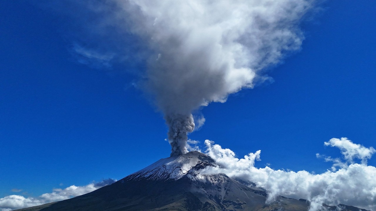 Despierta Otra Vez el Volcán Popocatépetl con Grandes Fumarolas  l  22 de Octubre