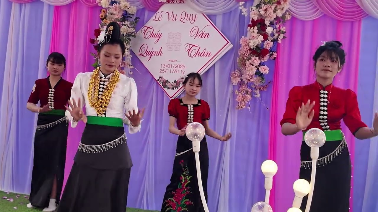Lễ vu quy văn thân thuý Quỳnh , tại gia đình bên nhà gái bản củ