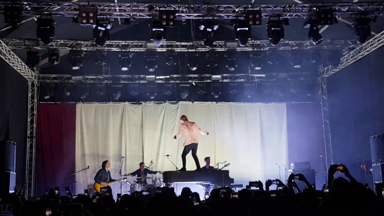 Tom Odell sings along fan in concert HD (4:40), Hold me, Bucharest 2019, Arenele Romane