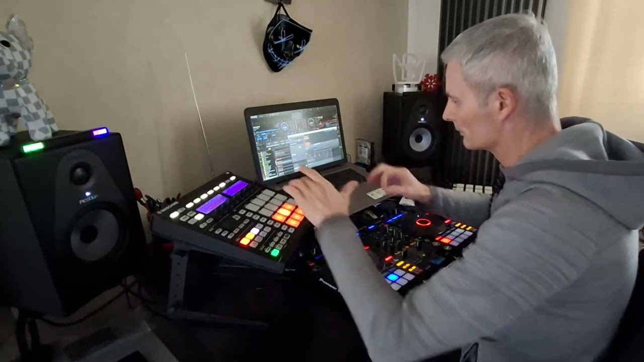 Live DJ performing in the mix - Virtual DJ +DDJ-RR + Maschine MK2 - Live playing along