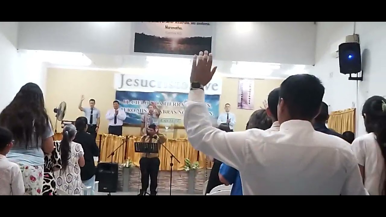 Samuel cardozo canta coros al señor en Reconquista  confraternidad  de jovenes 13/12/25 