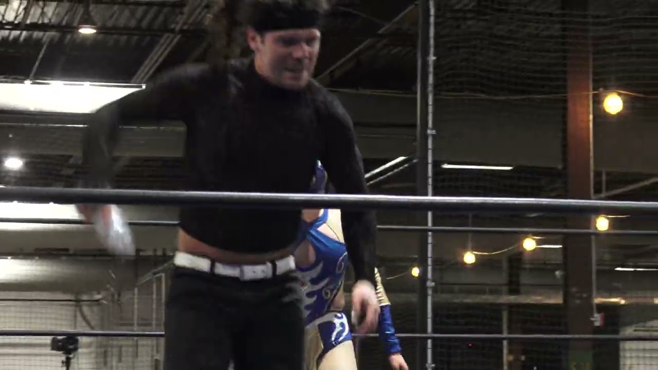 Ace Perry vs. Dayami Ho
