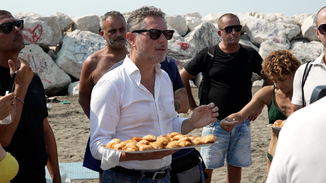 Borrelli, sfogliatelle a bagnanti per celebrare 
