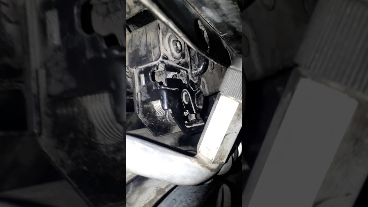 O cabo do capô do meu vw polo arrebentou me ajudem ai ! O que faço  não tem oficina aberta.