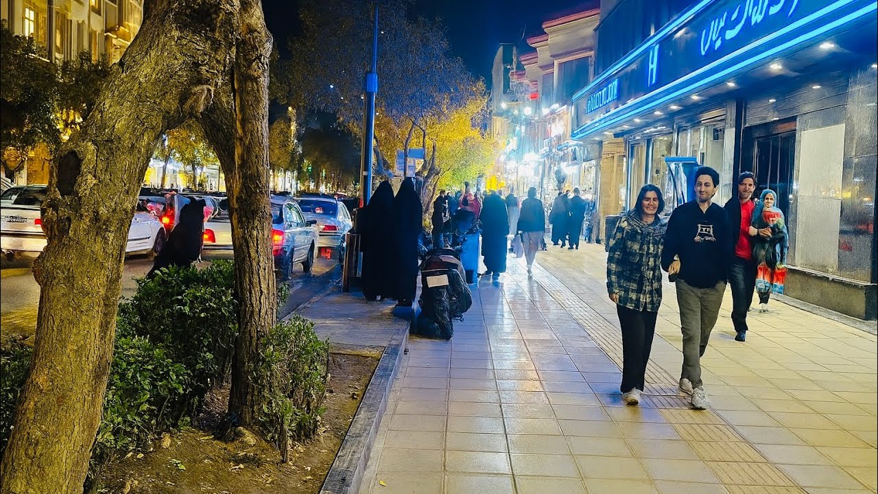اليوم اخذكم جولة في شارع شيرازي مدينة مشهد| اجواء الليالي الفاطمية.