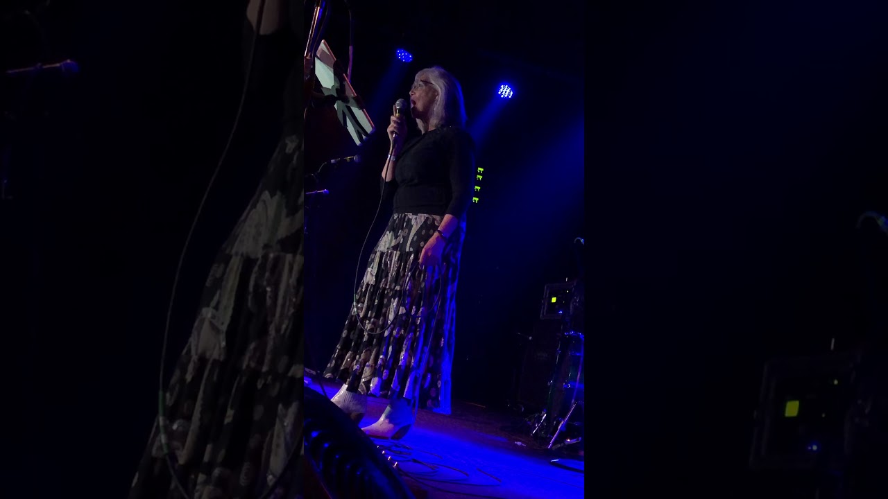 Nancy Layne McCallum singing Wake Up with son Layne Staley
