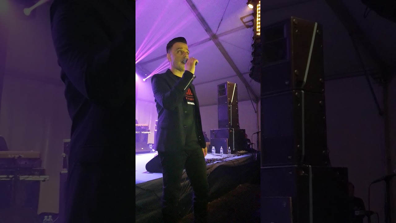 Nepobjediva 😍 - Ivan ZAK 🎤 (live)