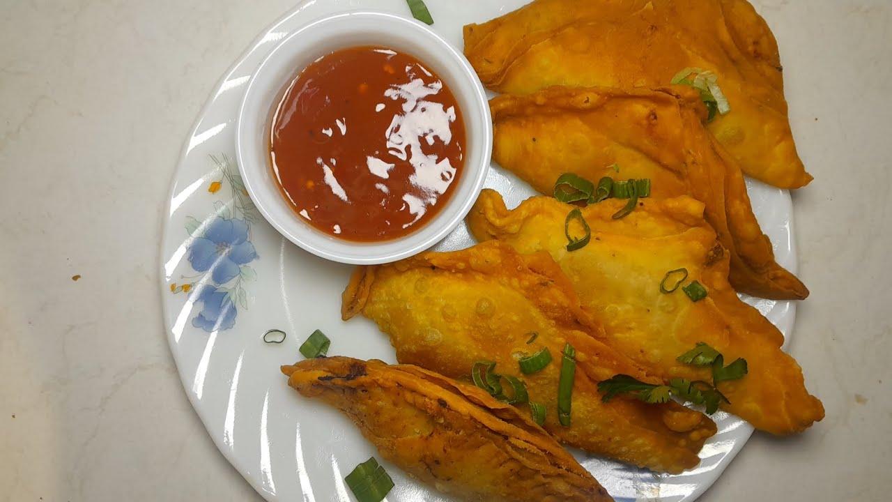 Homemade samosa paties @HomeBite_Studio 