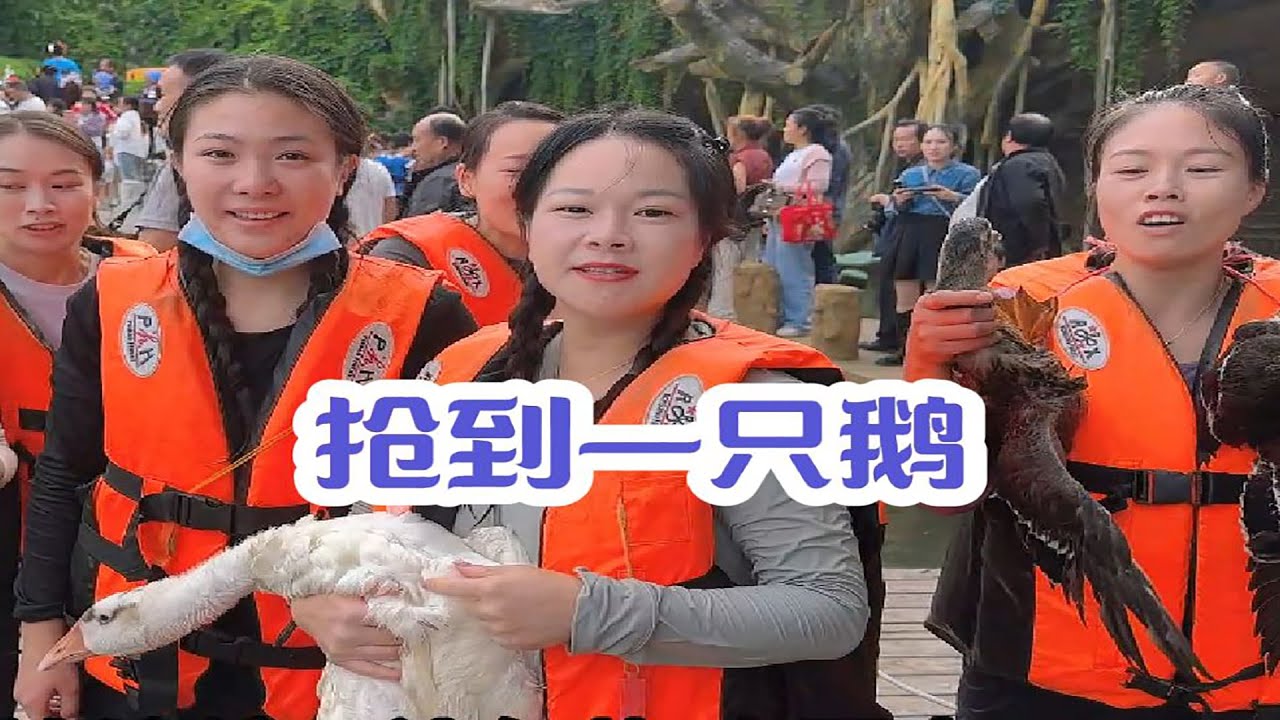 秋子和姐妹们组团参加划谷桶比赛，三嫂的一个动作让大家全军覆没