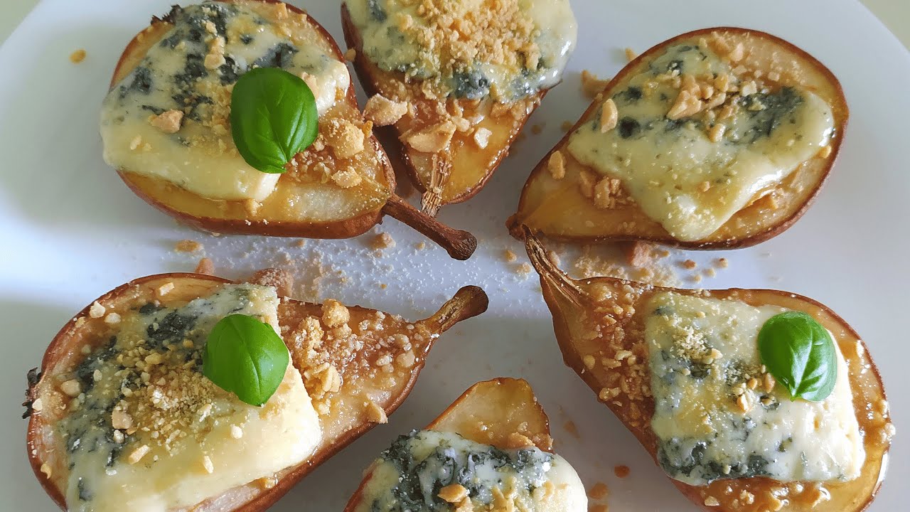 Baked pears recipe with blue cheese, honey and nuts. Roasted pears - dessert