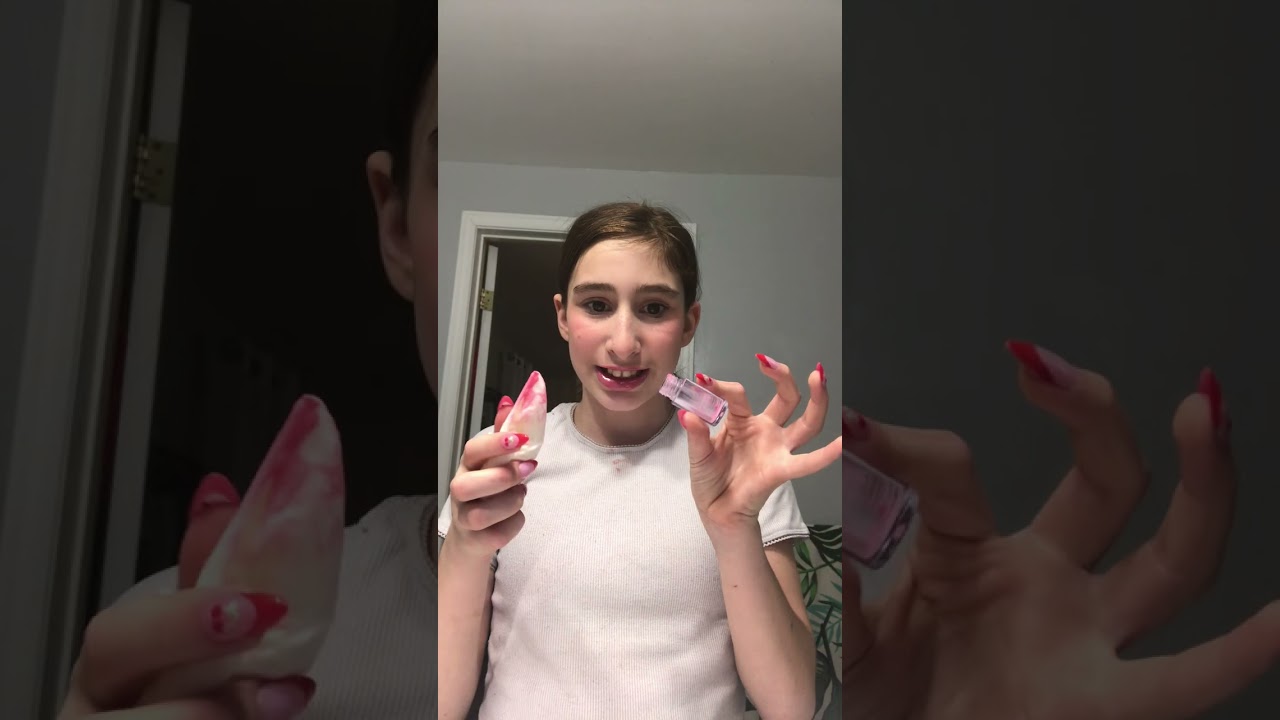 Make a diy lip gloss with meee