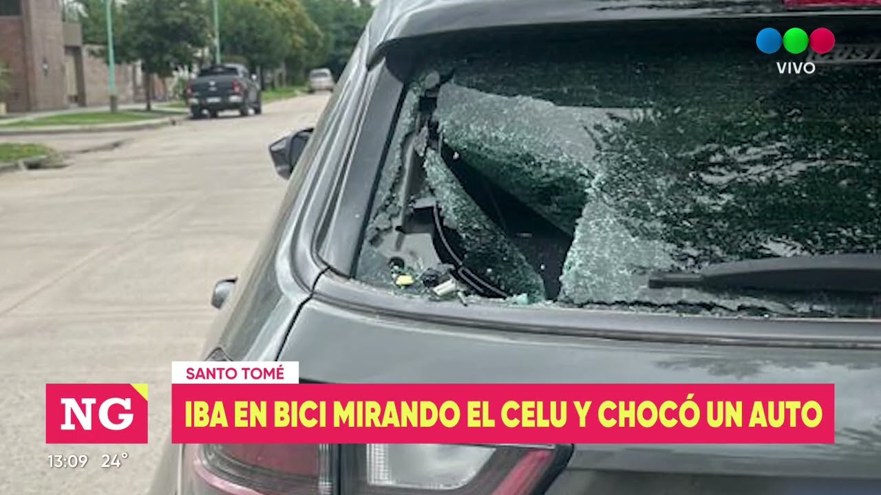 Iba en bicicleta sin manos y mirando el celu: chocó un auto en Santo Tomé
