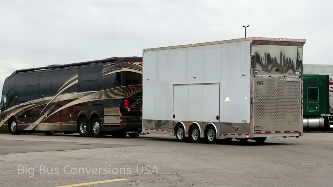 Prevost H3-45 VIP Pulling A Stacker Trailer Video 2