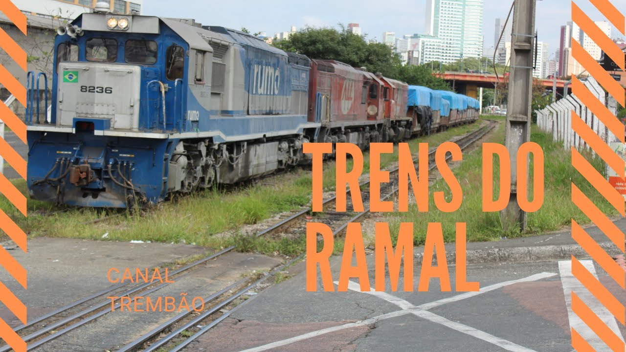 Trens com locomotivas gt26mc e g22u no patio da rodoferroviária de Curitiba PR .BY Trembão C.