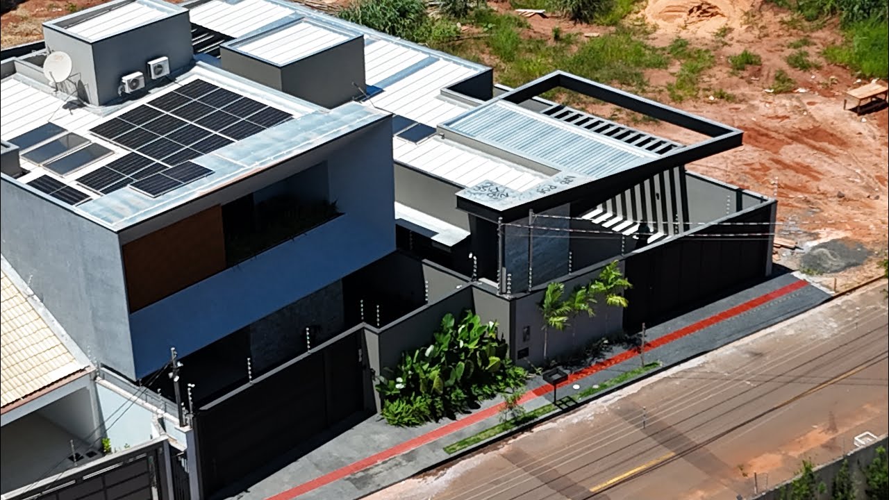 Casa alto padrão com 3 Suítes - Móveis Planejados - Piscina 