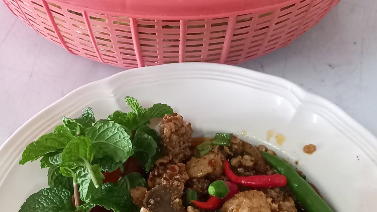 กินลาปเป็ดแช่บๆครับ