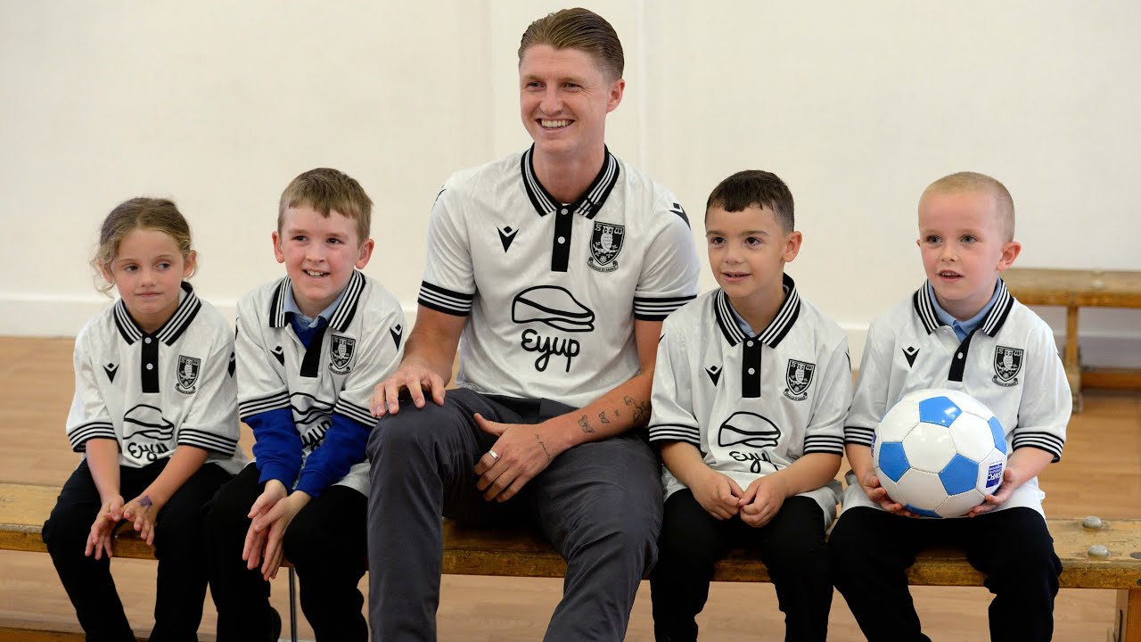 OWLS UNVEIL 2023/24 AWAY KIT | GEORGE BYERS VISITS FOX HILL INFANT SCHOOL