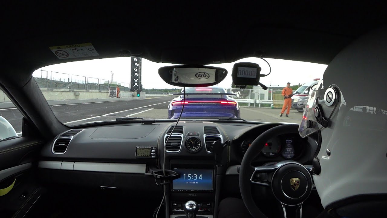 Suzuka  981 GT4  vs  Taycan Turbo GT Weissach