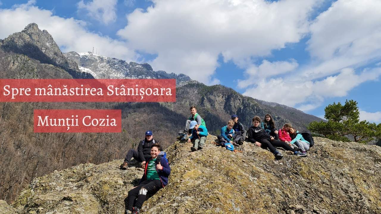 M&acirc;năstirea St&acirc;nișoara din munții Cozia |  Vlog de călătorie alături de exploratorii Club Evoluții