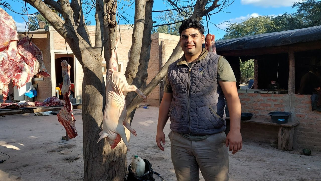 Vive en el MONTE y alimenta a su familia con lo que produce/