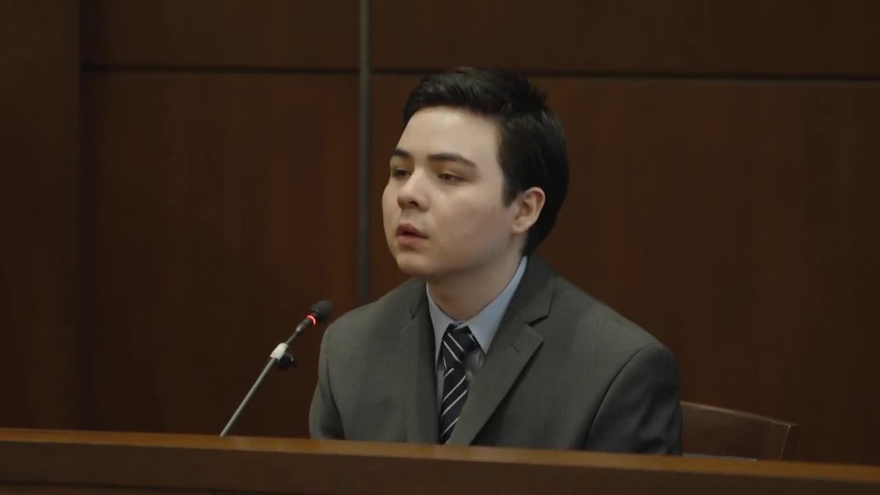LIVE | Carlos Dominguez resumes testimony in Davis stabbings trial