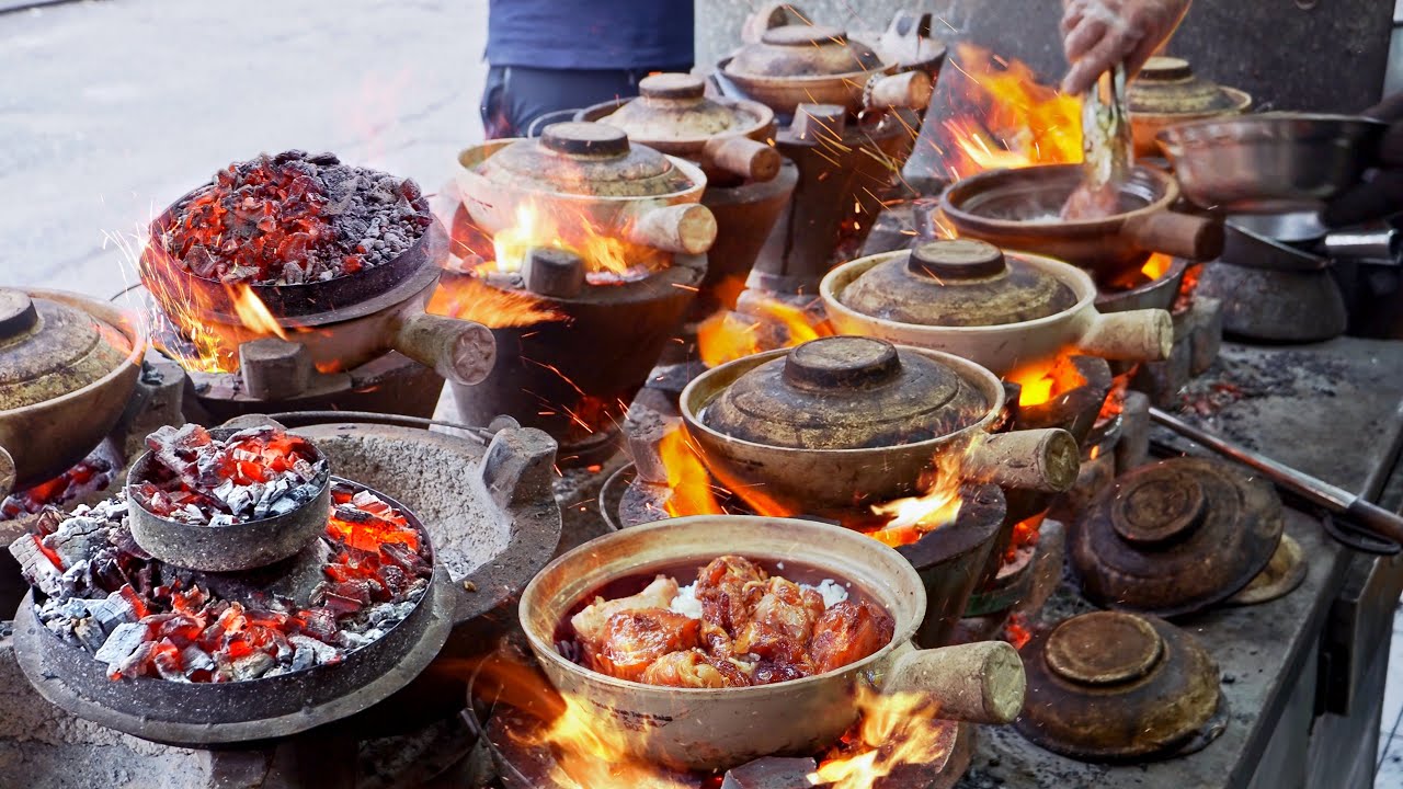 Unique！Claypot Sausage Rice, Grilled Chicken Rice in Claypot / 烈火美味！禤記瓦煲雞飯, 臘味煲仔飯製作 - Street Food