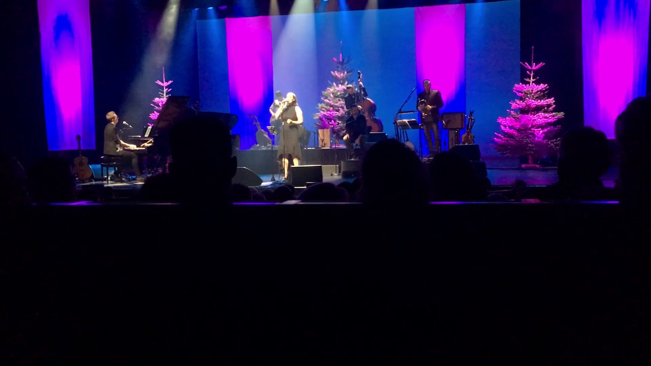 Julie Berthelsen - Dejlig er jorden