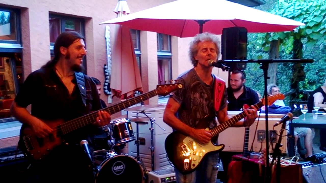 Guitars performance Vic Vergeat band Leo Leoni e Mike Guaglio bass guitar