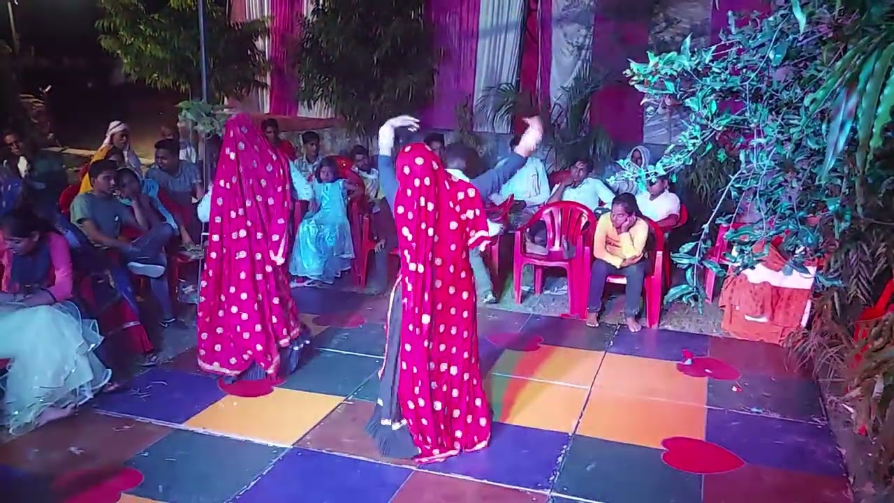 डीया ने लेगी रेल् meena गीत पर शानदार dance की प्रस्तुति.