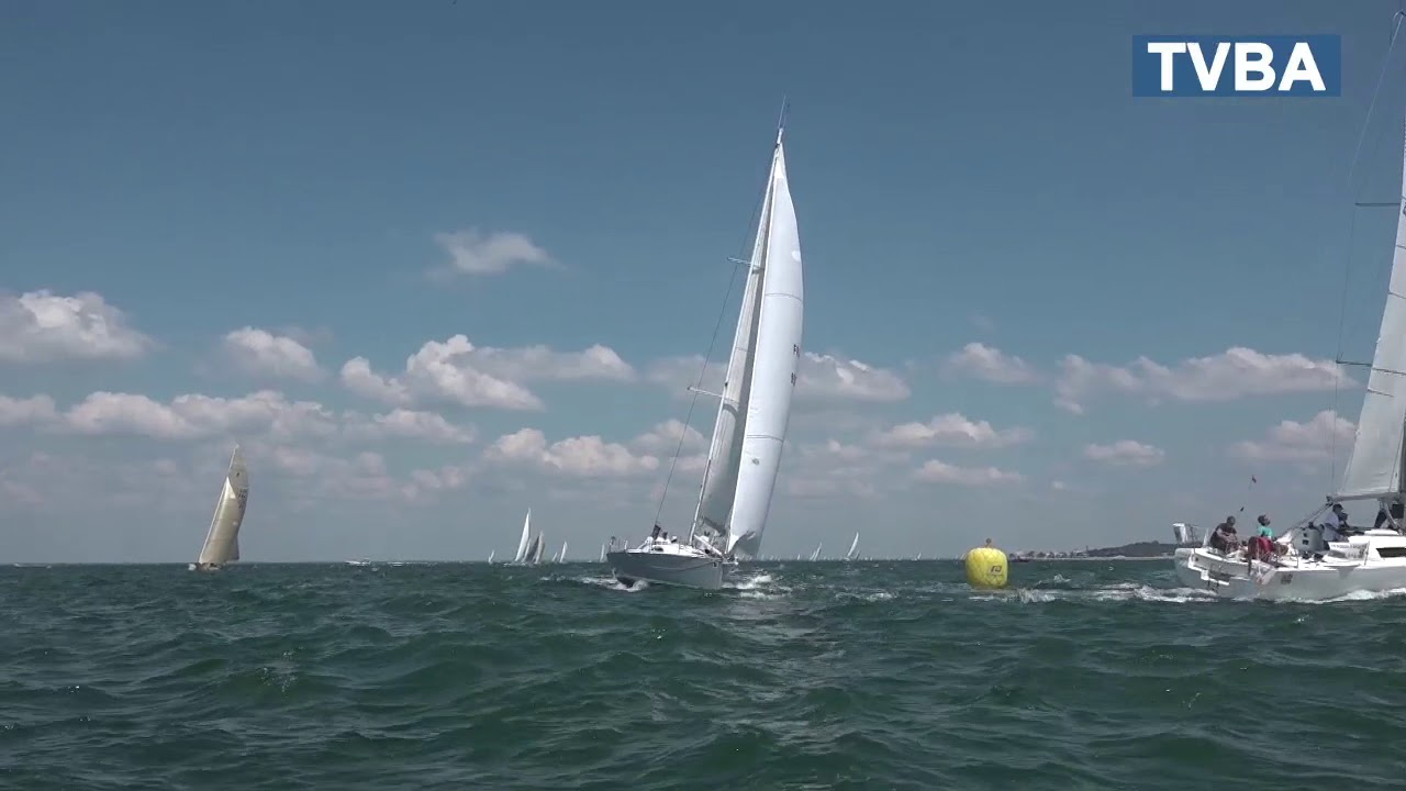 Les voiliers fendent l'eau à la régate des 18 heures d'Arcachon