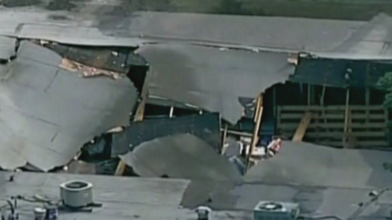 Heavy rainfall and flooding causes roof collapse in Texas